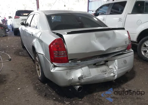 2005 Chrysler 300C из США, поврежденный, VIN 2C3JA63H75H577220
